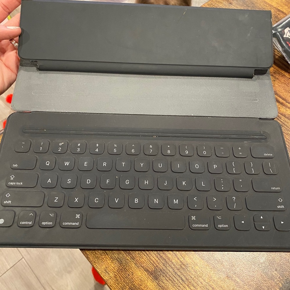 iPad 12.9 smart key board